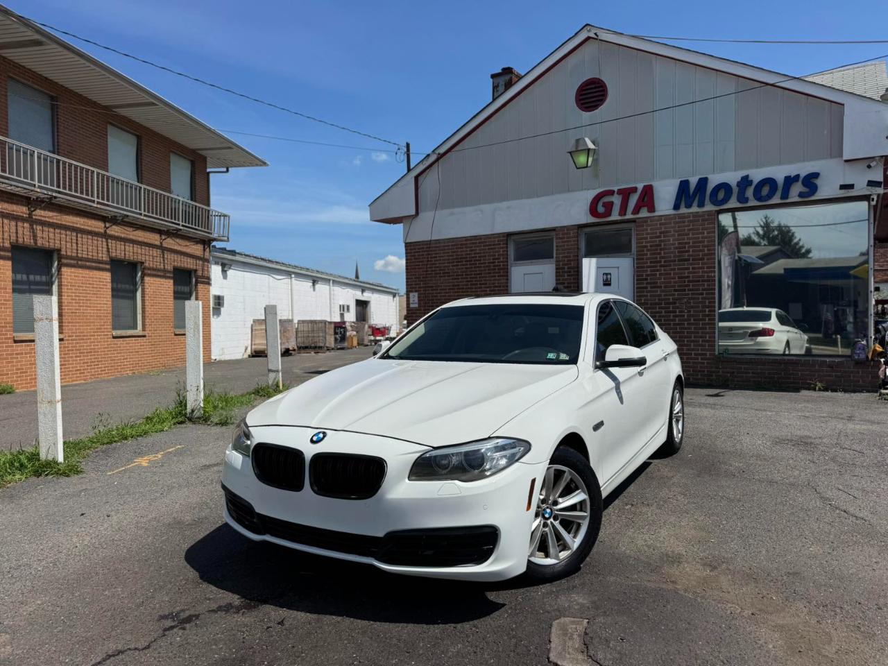 BMW 5 Series 4dr Sdn 528i xDrive AWD 2014