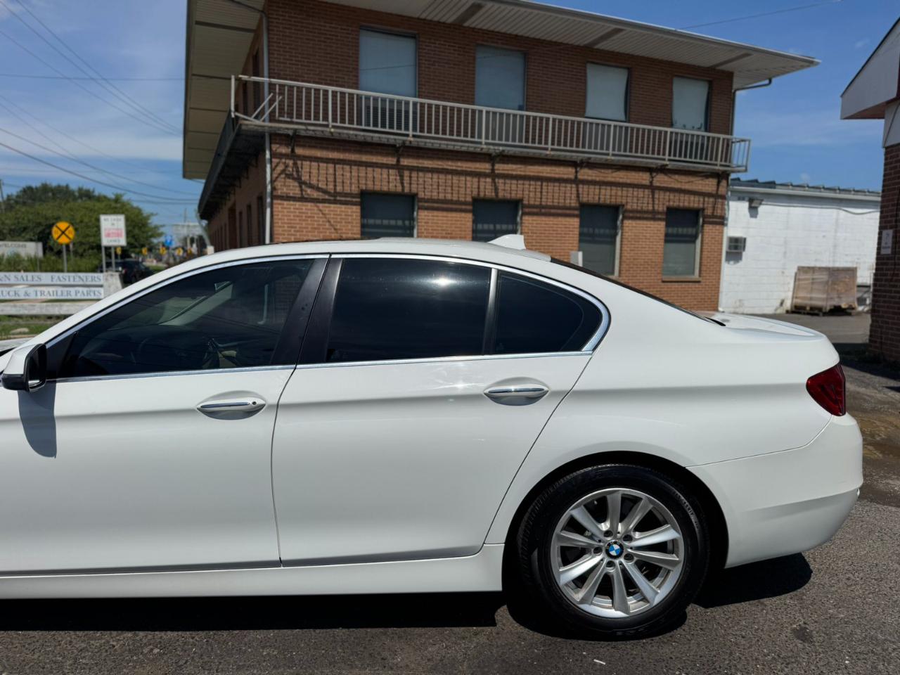 BMW 5 Series 4dr Sdn 528i xDrive AWD 2014