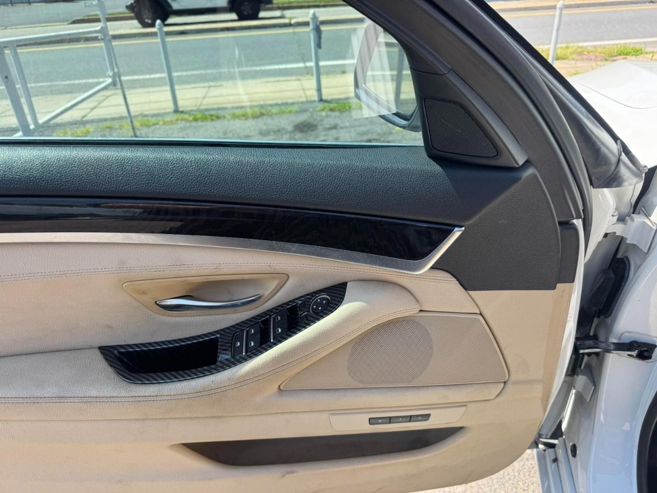 BMW 5 Series 4dr Sdn 528i xDrive AWD 2014