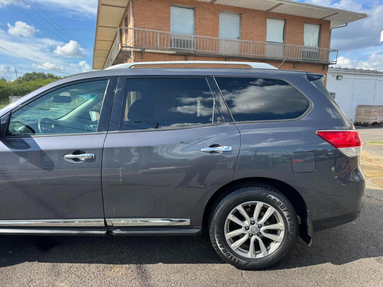Nissan Pathfinder 4WD 4dr SL 2014