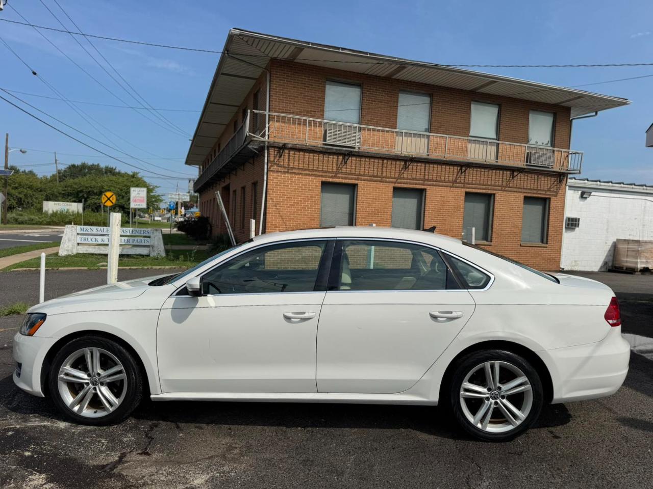 Volkswagen Passat 4dr Sdn 1.8T Auto SE w/Sunroof & Nav PZEV 2014