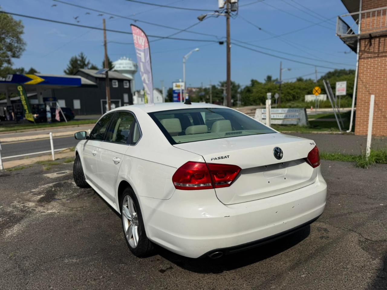 Volkswagen Passat 4dr Sdn 1.8T Auto SE w/Sunroof & Nav PZEV 2014