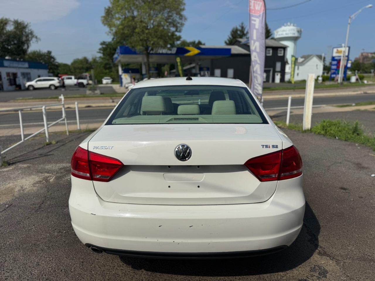 Volkswagen Passat 4dr Sdn 1.8T Auto SE w/Sunroof & Nav PZEV 2014