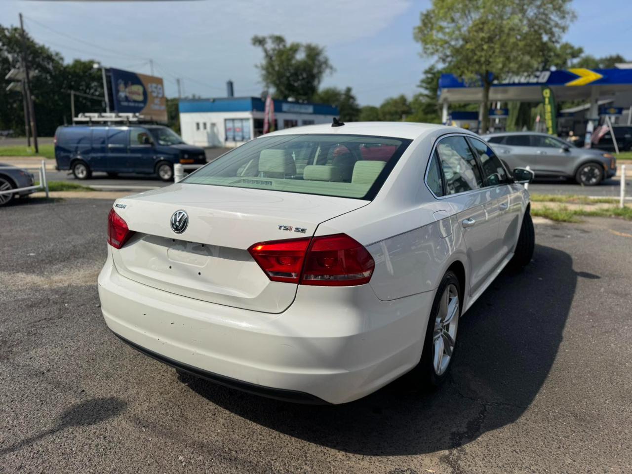 Volkswagen Passat 4dr Sdn 1.8T Auto SE w/Sunroof & Nav PZEV 2014