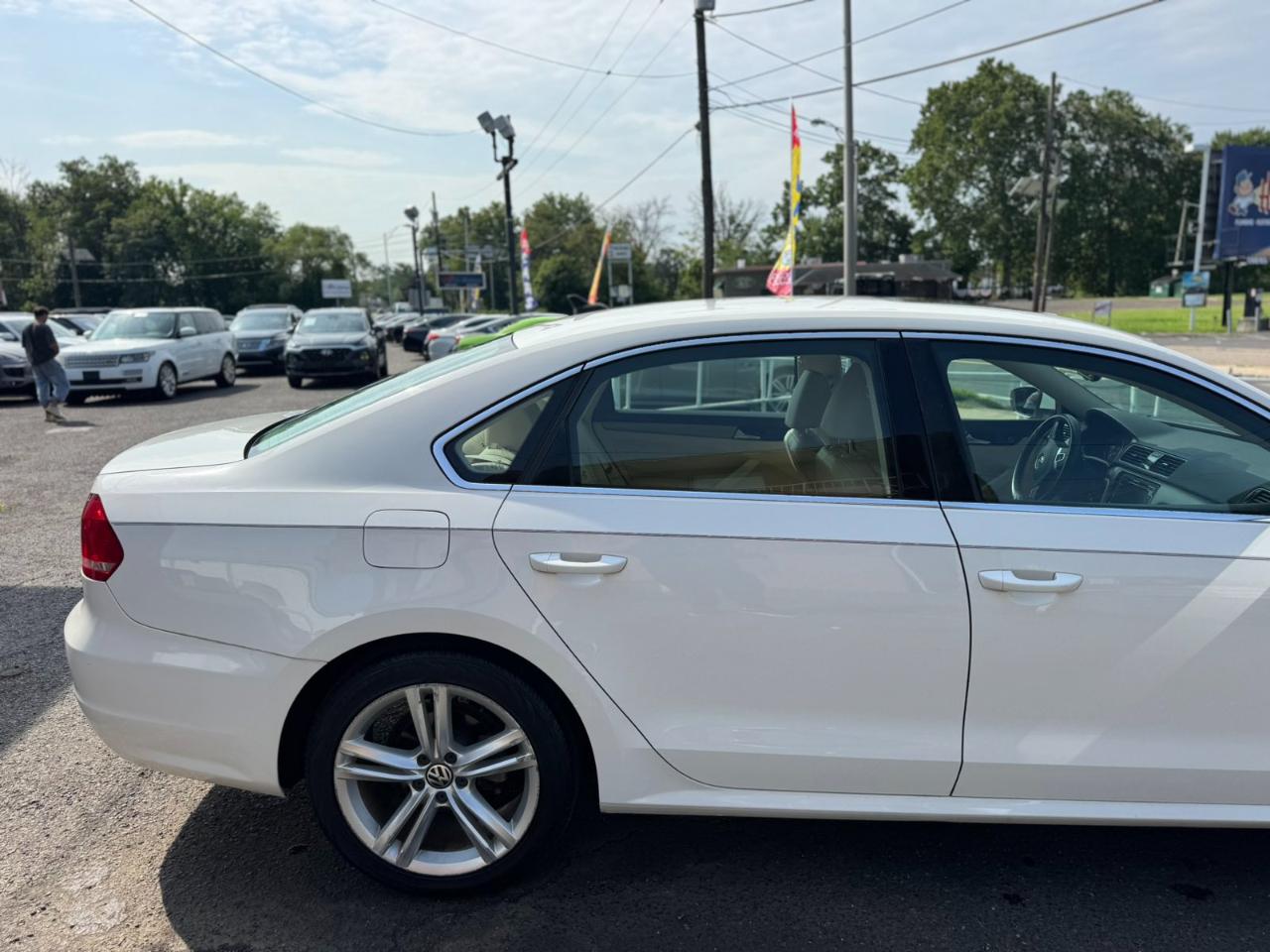 Volkswagen Passat 4dr Sdn 1.8T Auto SE w/Sunroof & Nav PZEV 2014