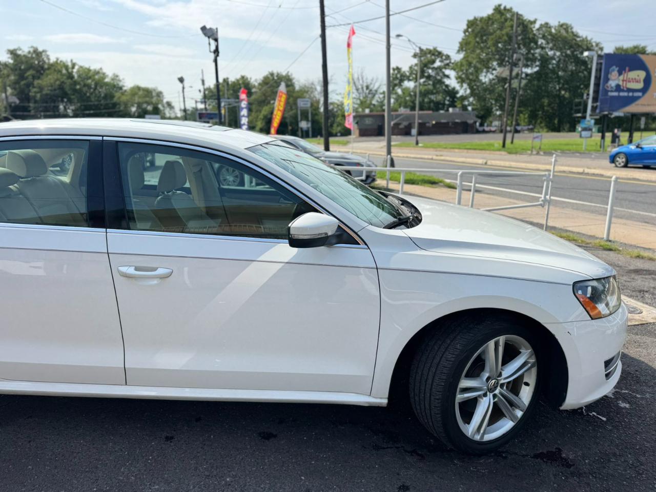 Volkswagen Passat 4dr Sdn 1.8T Auto SE w/Sunroof & Nav PZEV 2014