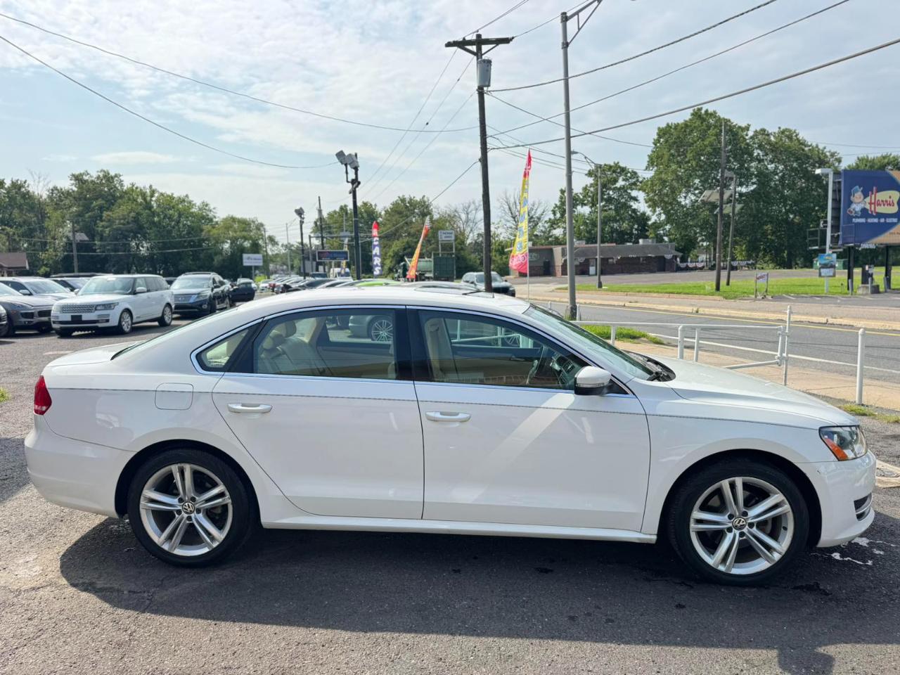 Volkswagen Passat 4dr Sdn 1.8T Auto SE w/Sunroof & Nav PZEV 2014