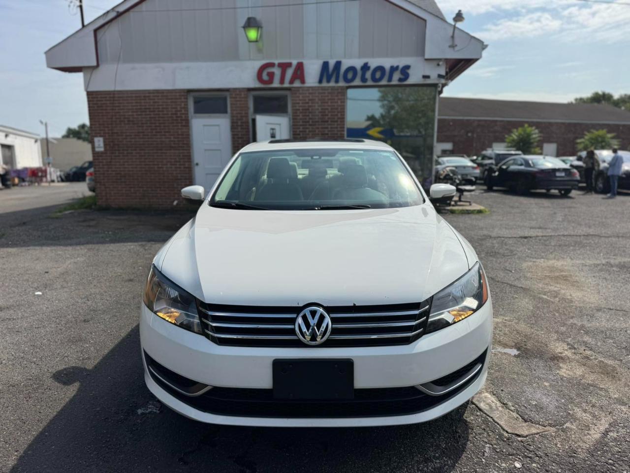 Volkswagen Passat 4dr Sdn 1.8T Auto SE w/Sunroof & Nav PZEV 2014