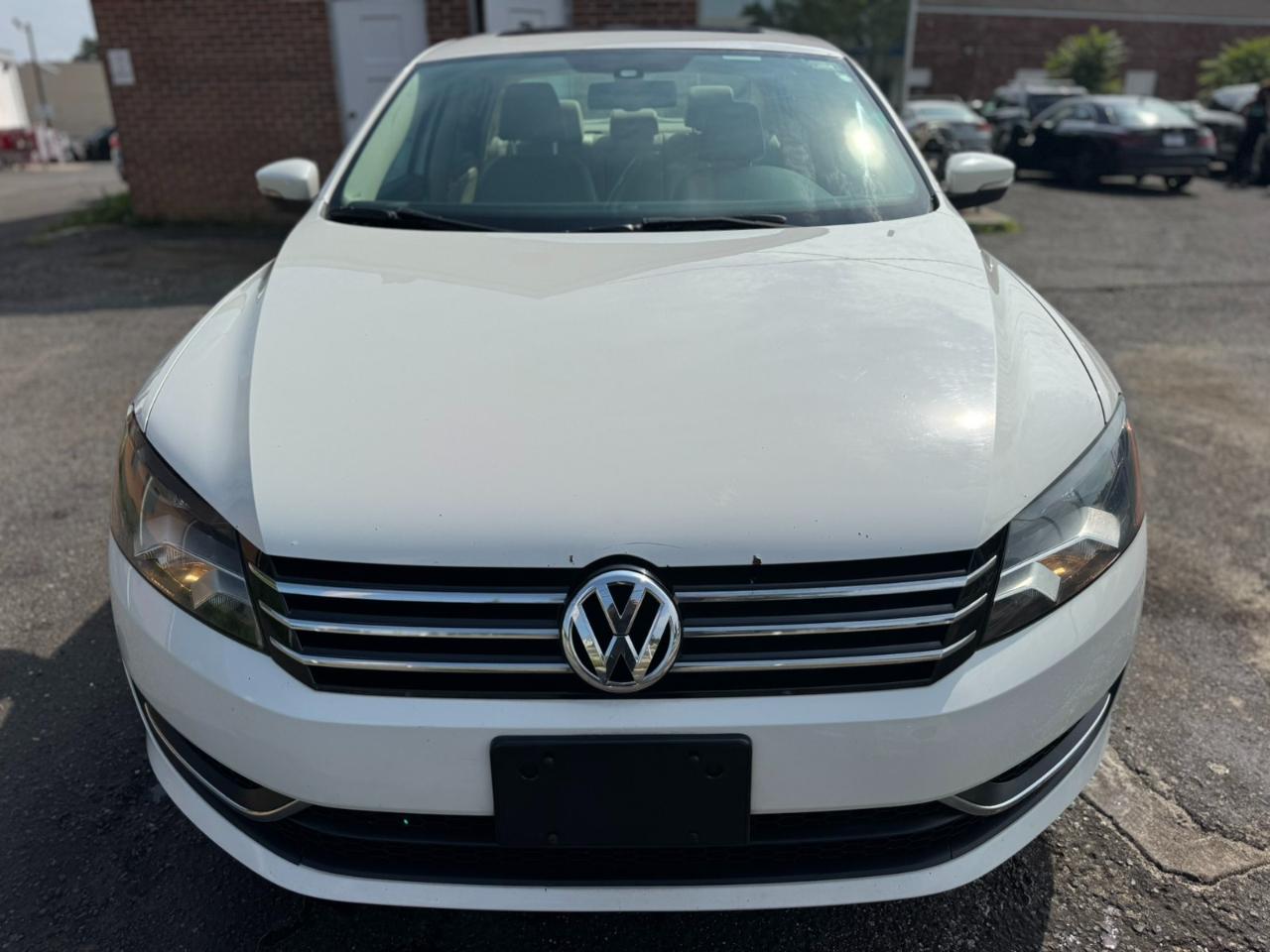 Volkswagen Passat 4dr Sdn 1.8T Auto SE w/Sunroof & Nav PZEV 2014