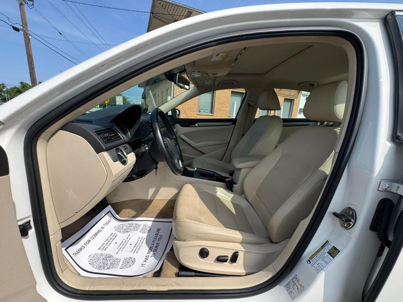Volkswagen Passat 4dr Sdn 1.8T Auto SE w/Sunroof & Nav PZEV 2014