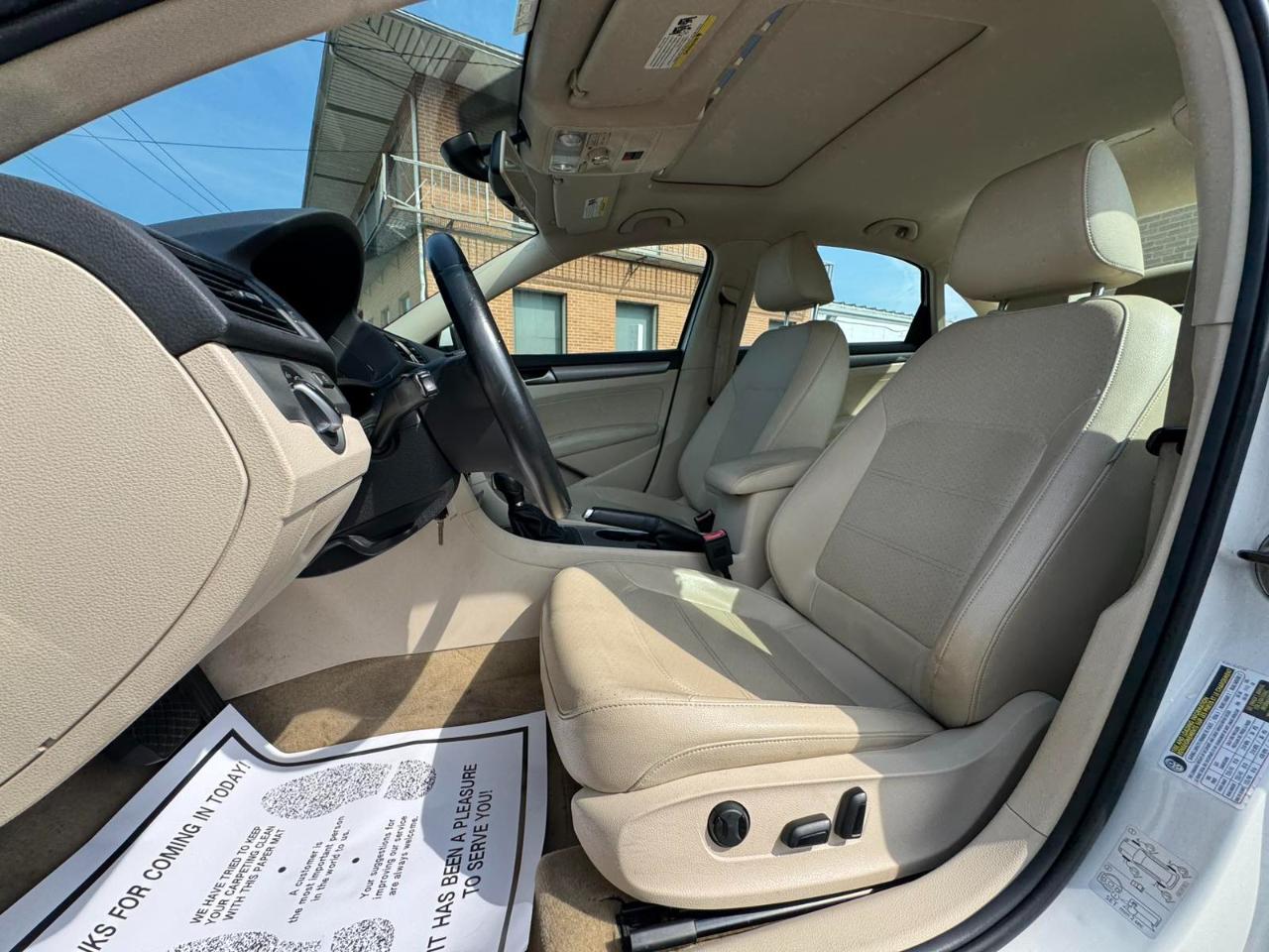 Volkswagen Passat 4dr Sdn 1.8T Auto SE w/Sunroof & Nav PZEV 2014