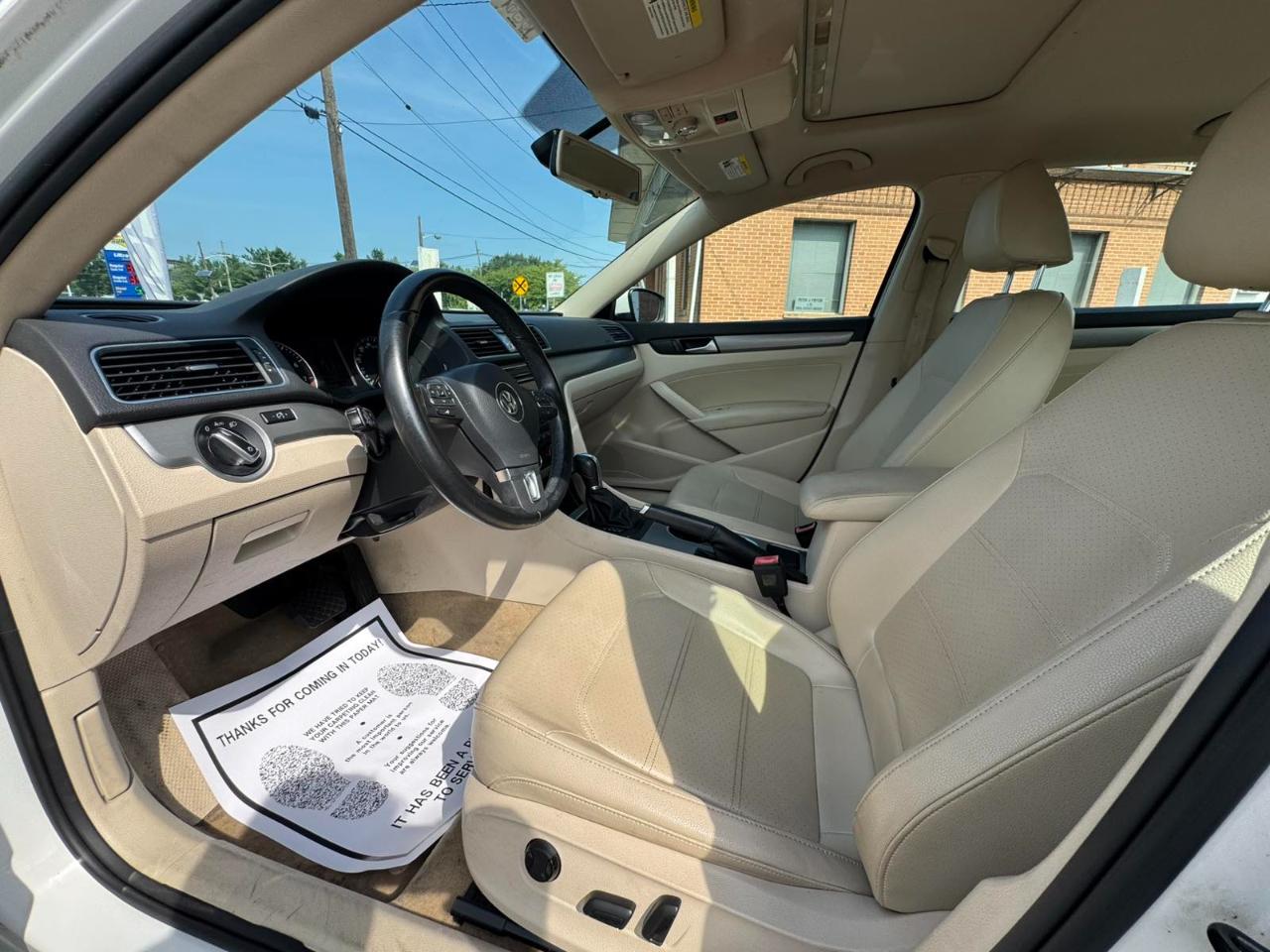 Volkswagen Passat 4dr Sdn 1.8T Auto SE w/Sunroof & Nav PZEV 2014