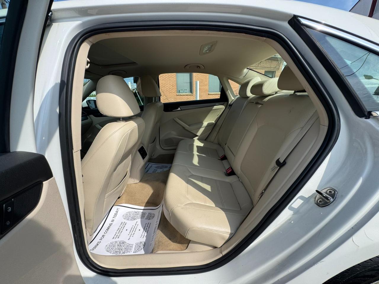 Volkswagen Passat 4dr Sdn 1.8T Auto SE w/Sunroof & Nav PZEV 2014