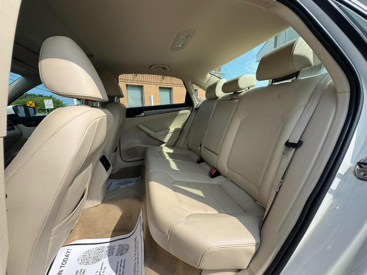 Volkswagen Passat 4dr Sdn 1.8T Auto SE w/Sunroof & Nav PZEV 2014