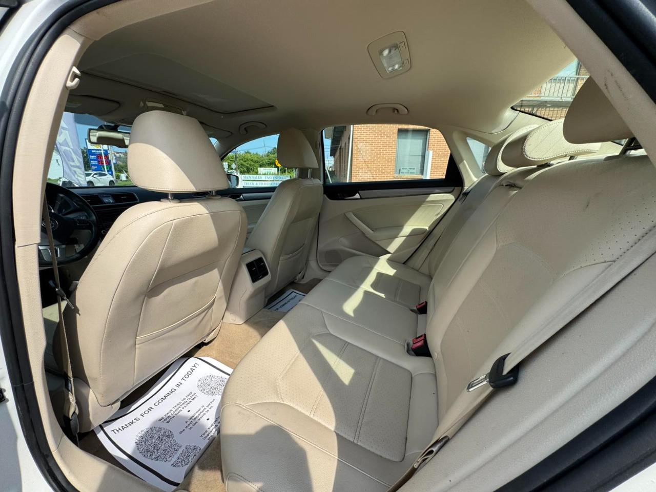Volkswagen Passat 4dr Sdn 1.8T Auto SE w/Sunroof & Nav PZEV 2014