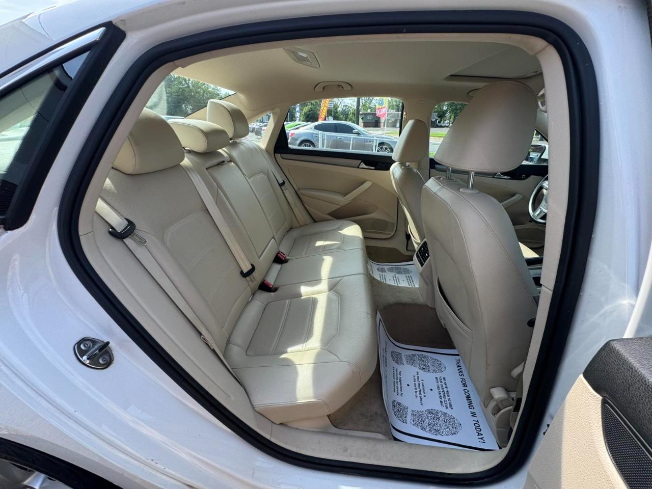 Volkswagen Passat 4dr Sdn 1.8T Auto SE w/Sunroof & Nav PZEV 2014
