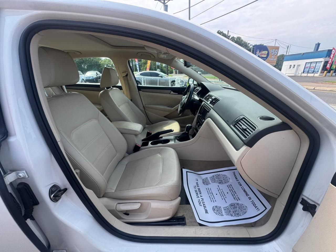 Volkswagen Passat 4dr Sdn 1.8T Auto SE w/Sunroof & Nav PZEV 2014