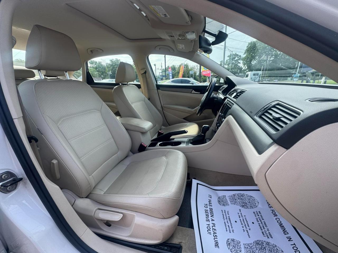 Volkswagen Passat 4dr Sdn 1.8T Auto SE w/Sunroof & Nav PZEV 2014
