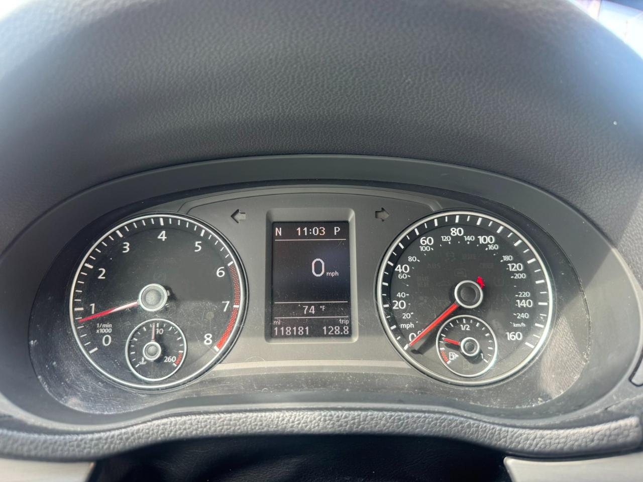 Volkswagen Passat 4dr Sdn 1.8T Auto SE w/Sunroof & Nav PZEV 2014