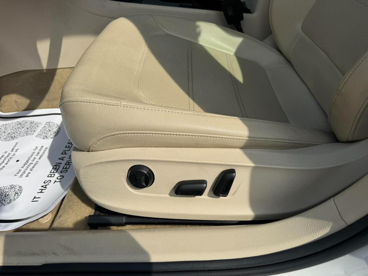 Volkswagen Passat 4dr Sdn 1.8T Auto SE w/Sunroof & Nav PZEV 2014