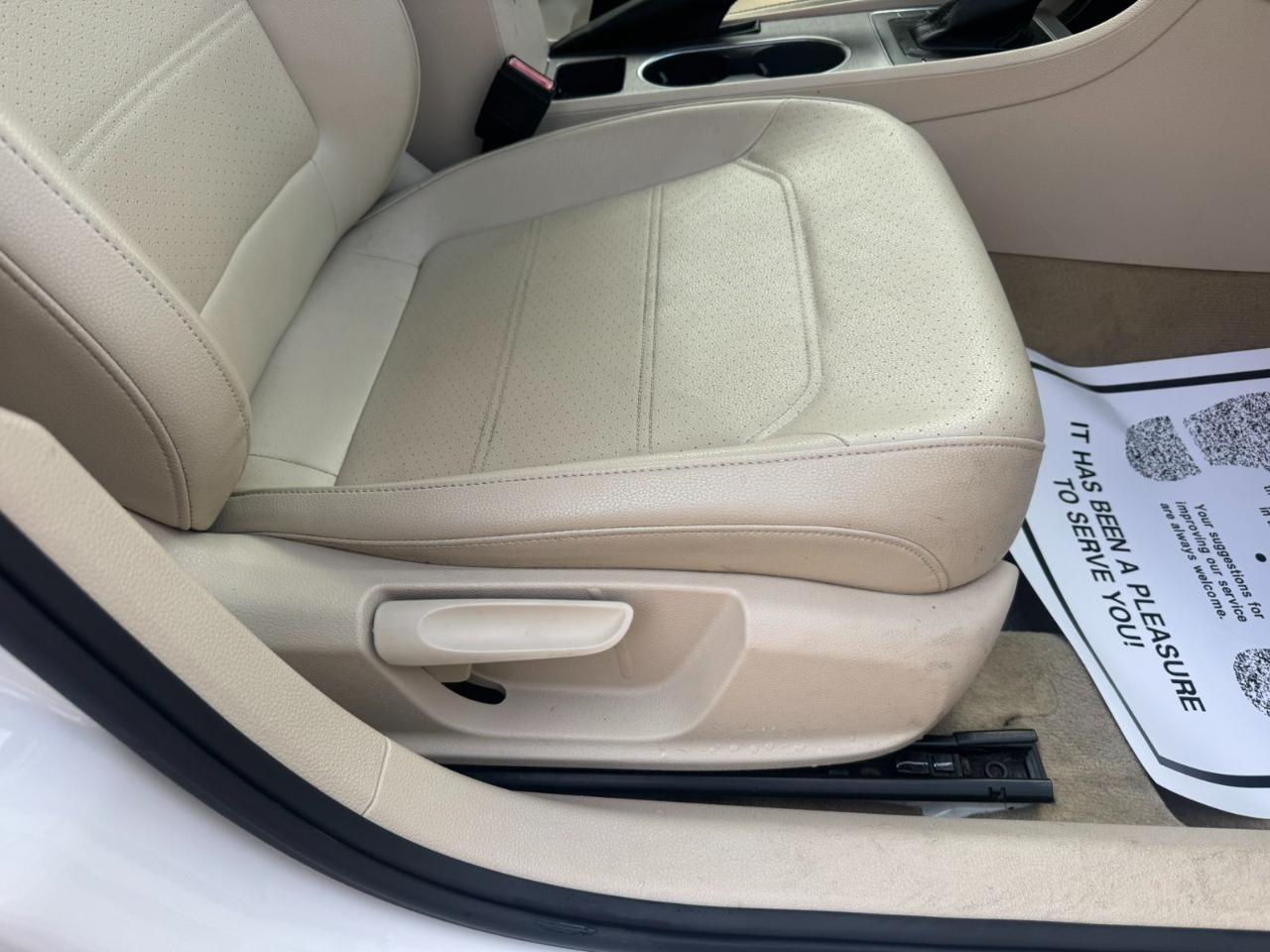 Volkswagen Passat 4dr Sdn 1.8T Auto SE w/Sunroof & Nav PZEV 2014