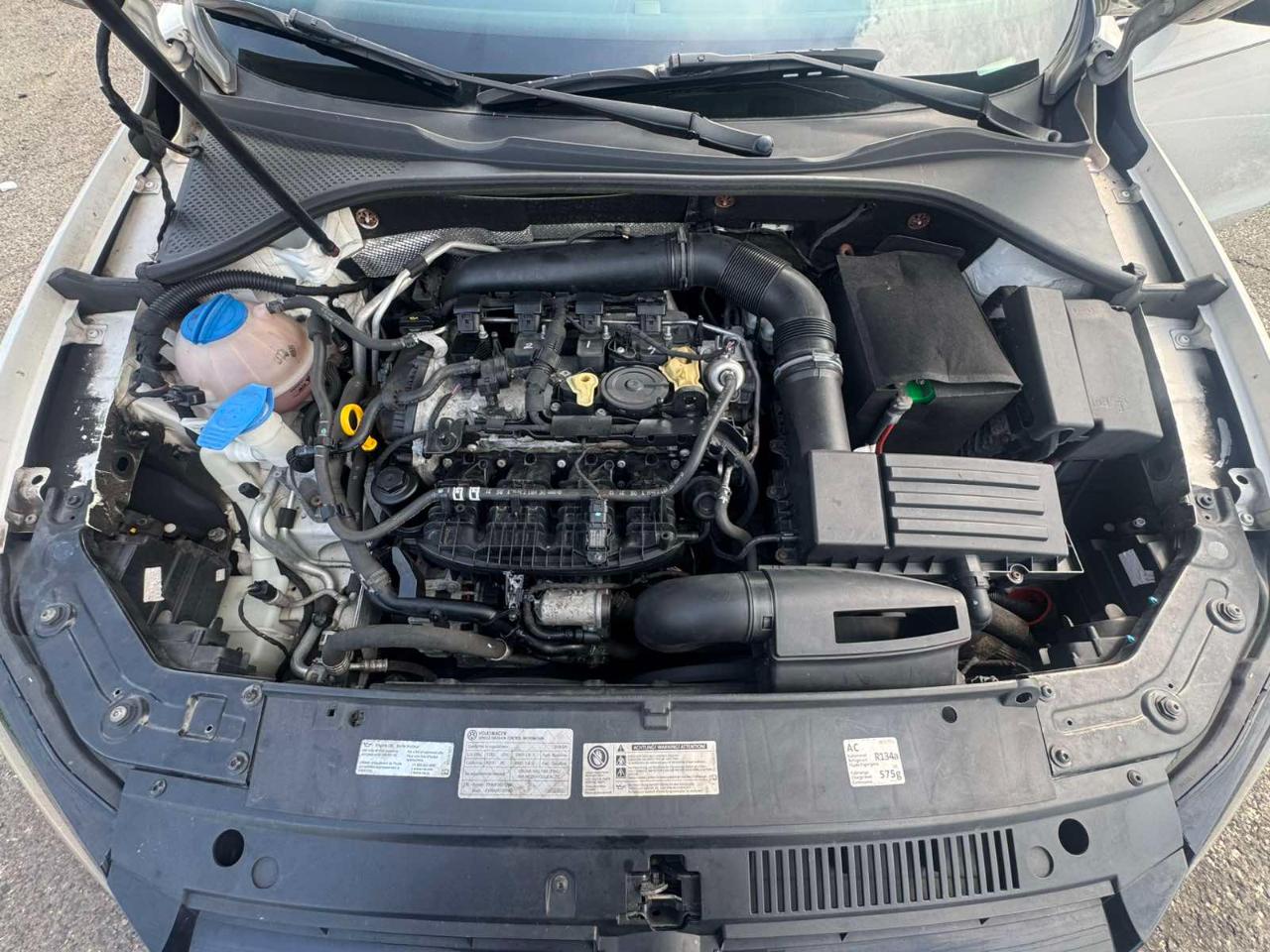 Volkswagen Passat 4dr Sdn 1.8T Auto SE w/Sunroof & Nav PZEV 2014