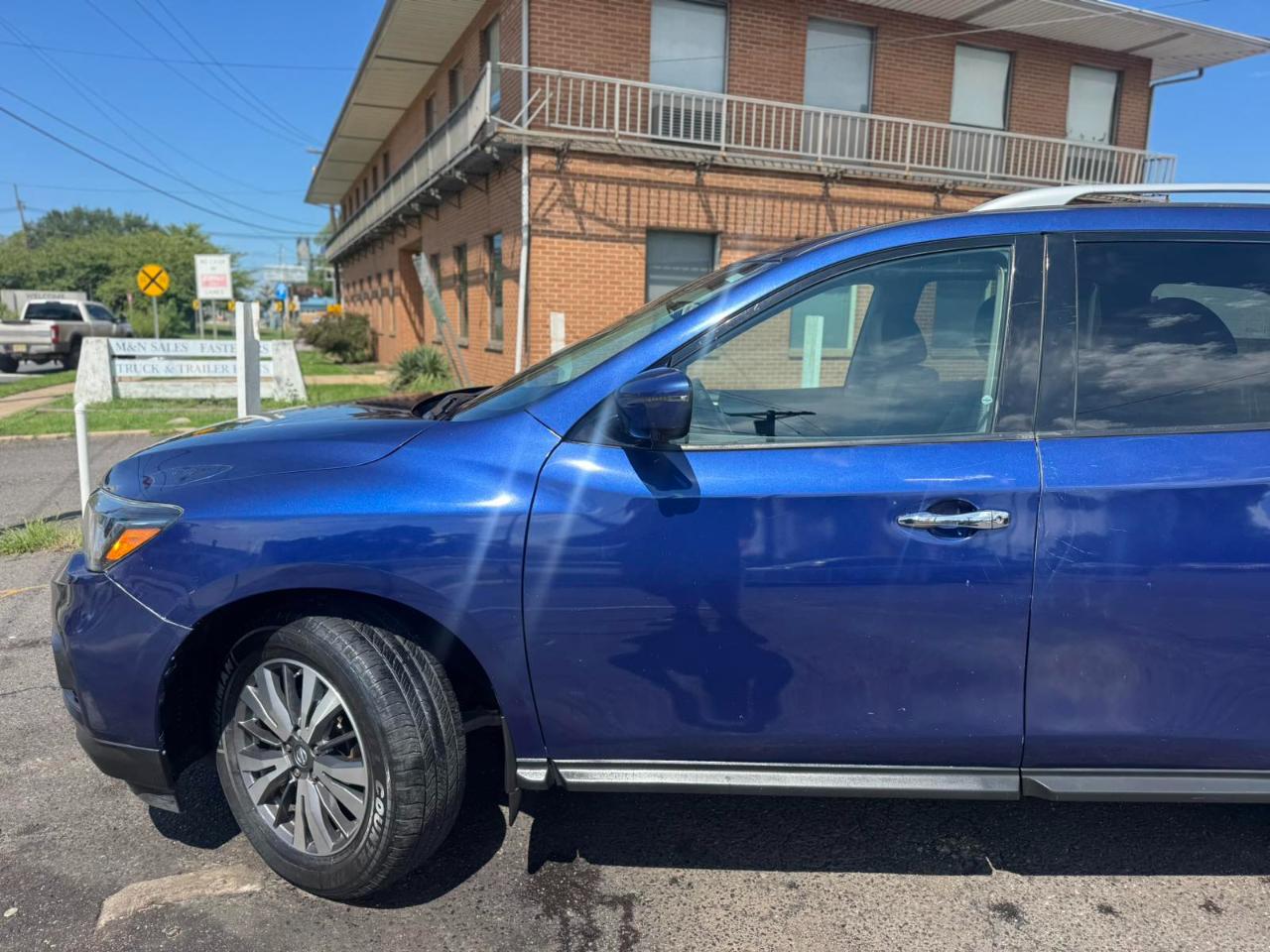 Nissan Pathfinder 4x4 SL 2017