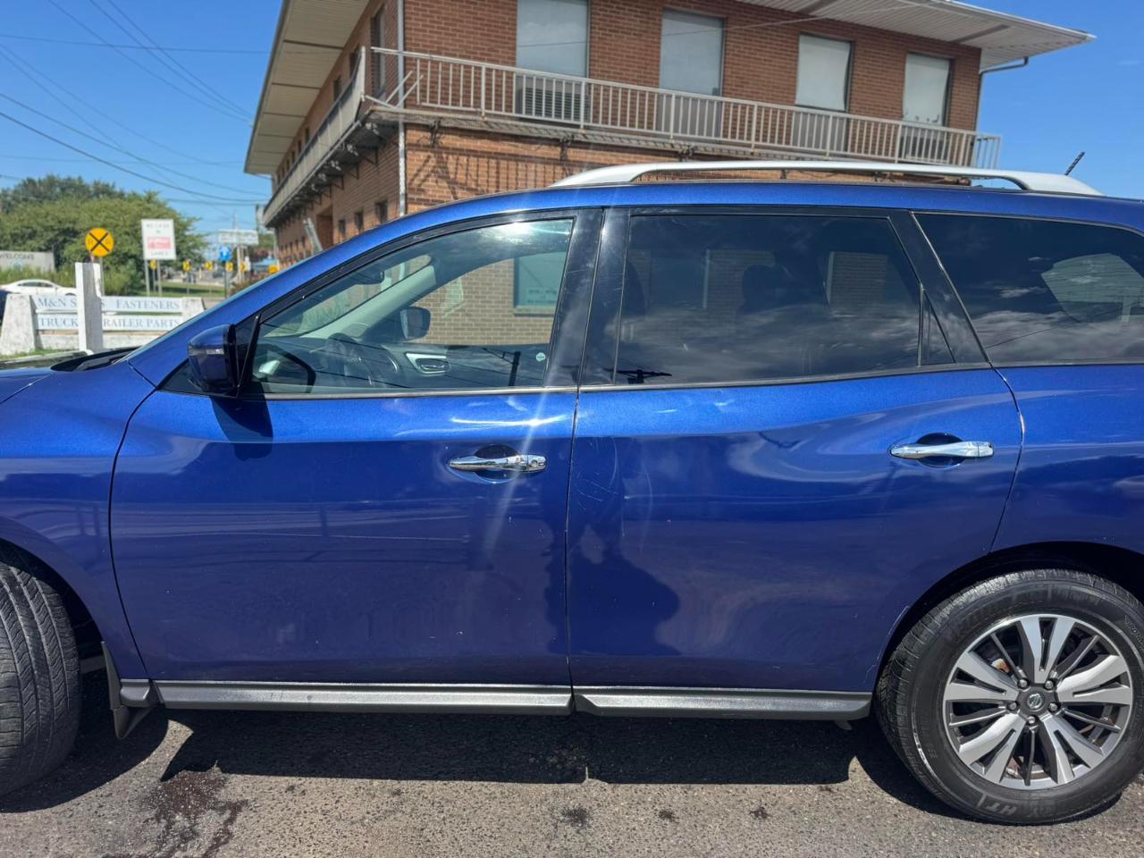 Nissan Pathfinder 4x4 SL 2017