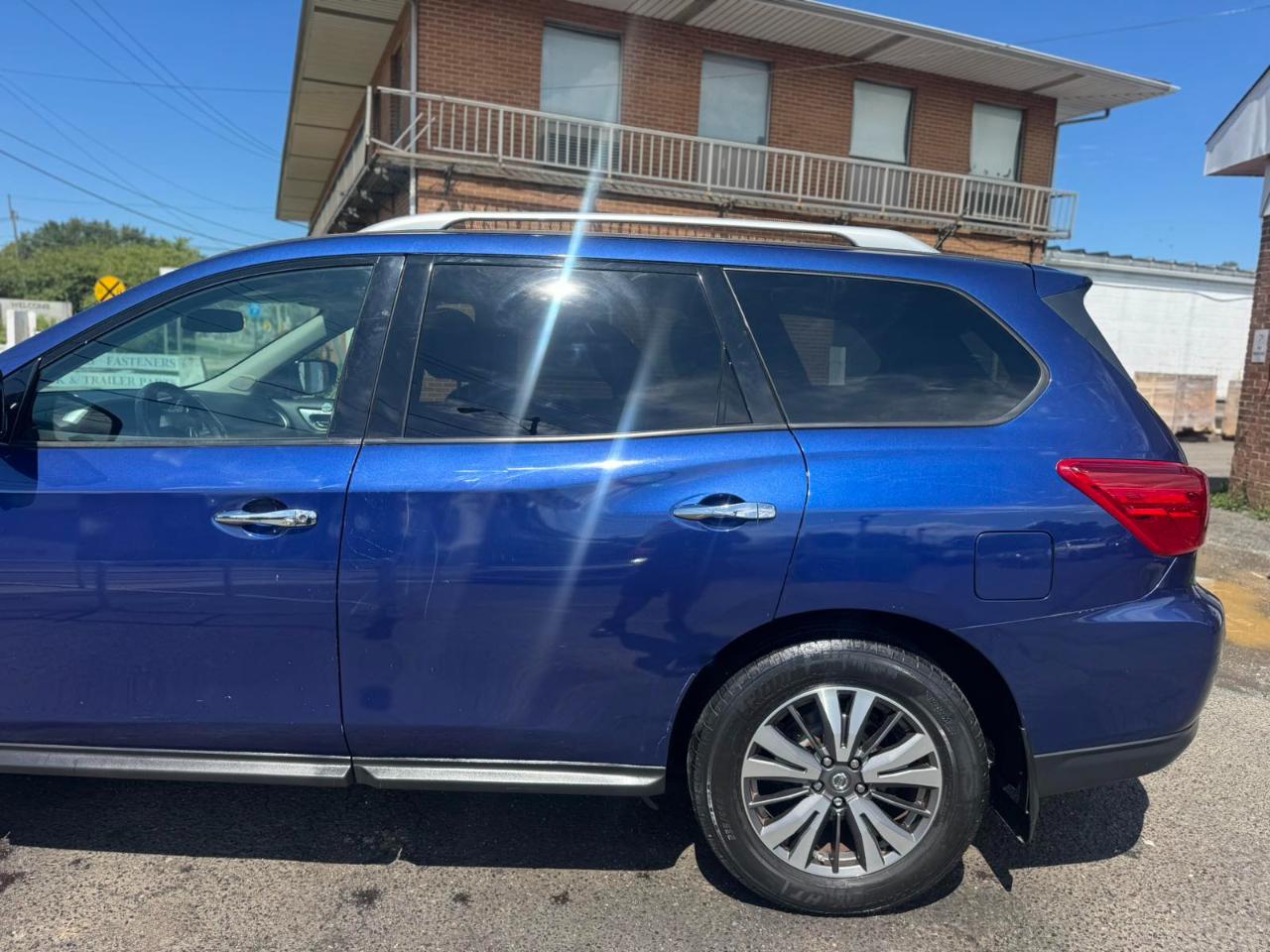 Nissan Pathfinder 4x4 SL 2017