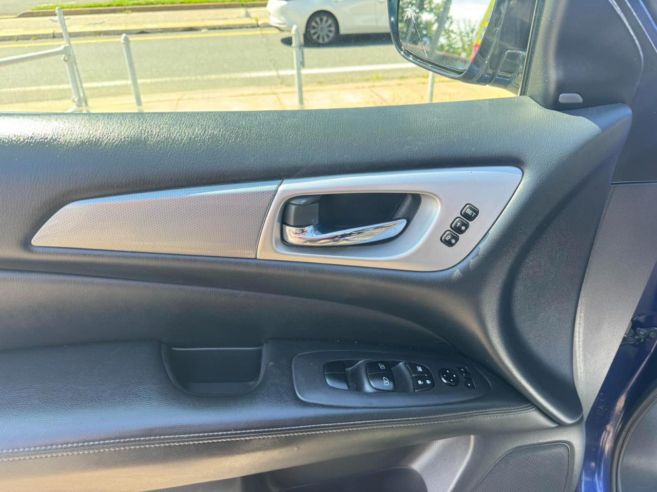 Nissan Pathfinder 4x4 SL 2017