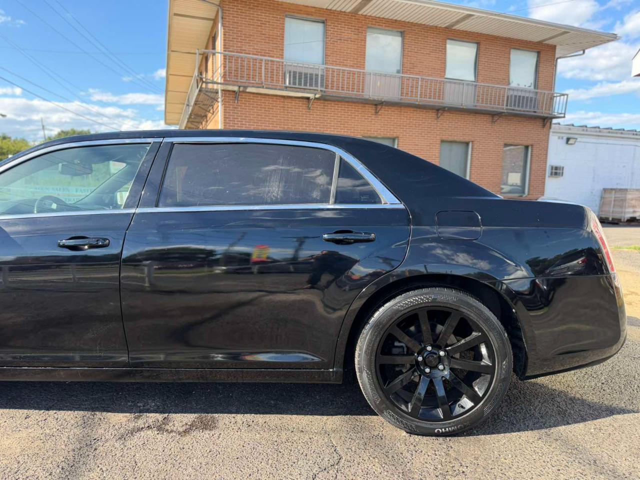 Chrysler 300 4dr Sdn RWD 2014
