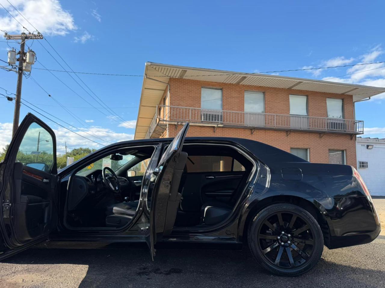Chrysler 300 4dr Sdn RWD 2014