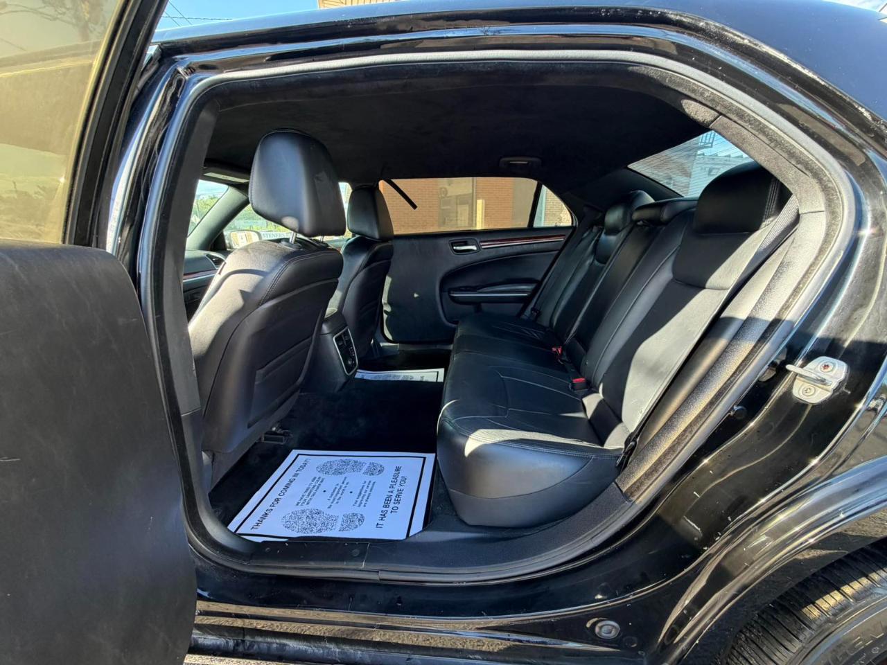 Chrysler 300 4dr Sdn RWD 2014