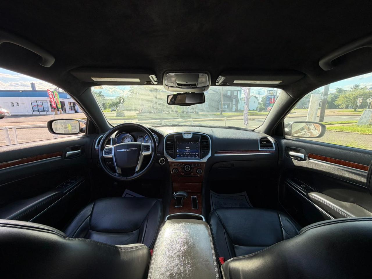 Chrysler 300 4dr Sdn RWD 2014