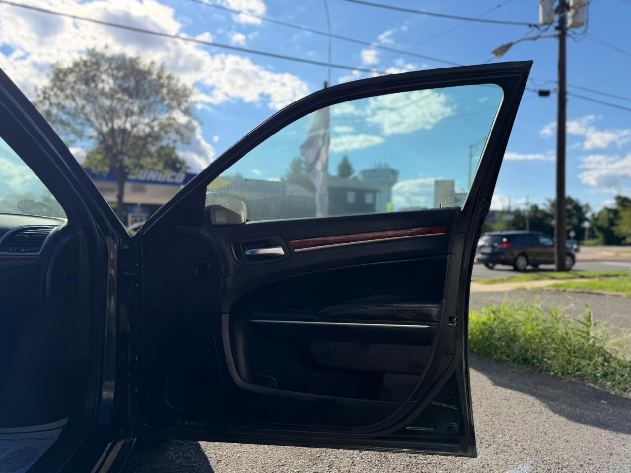 Chrysler 300 4dr Sdn RWD 2014