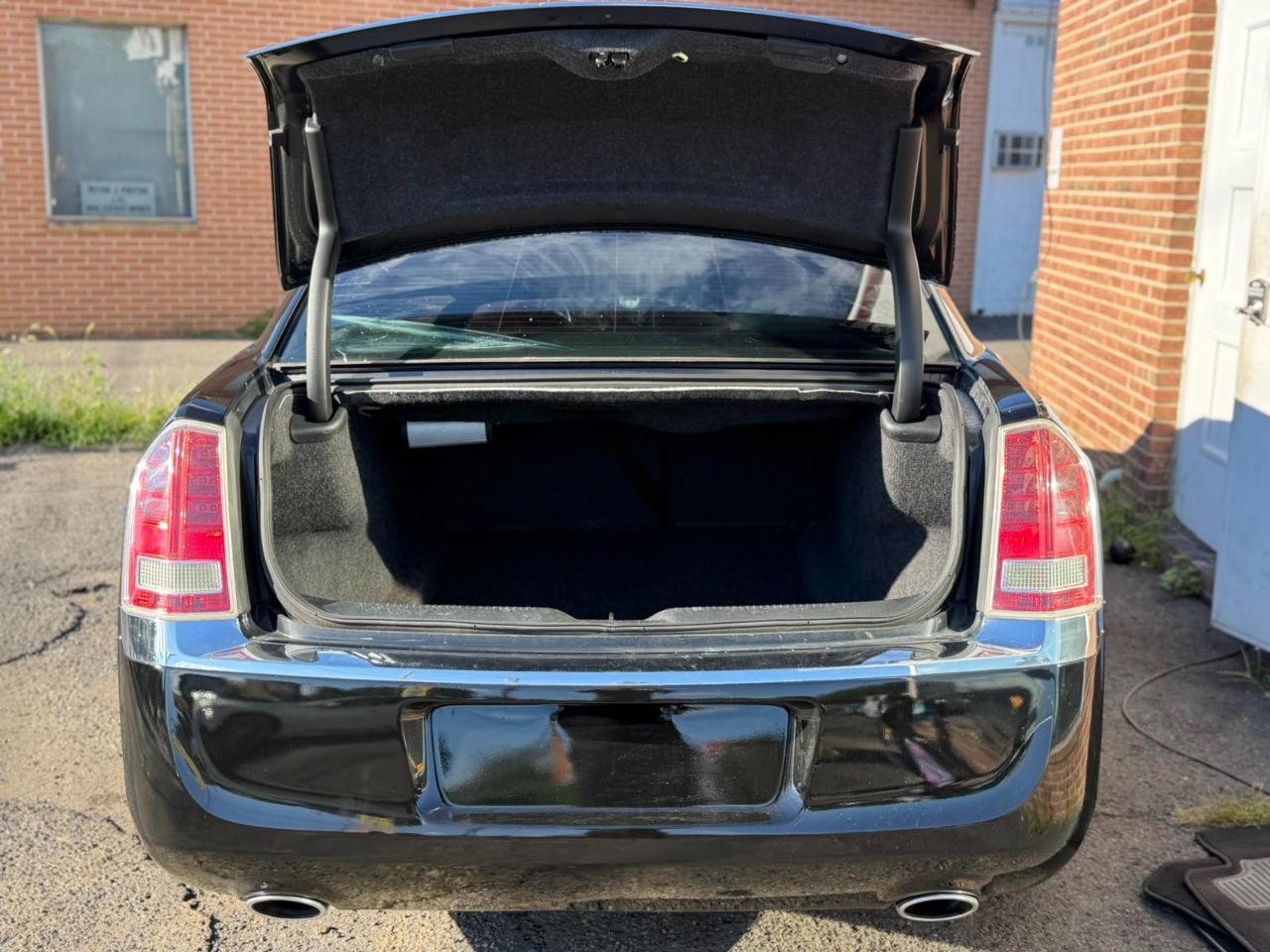 Chrysler 300 4dr Sdn RWD 2014