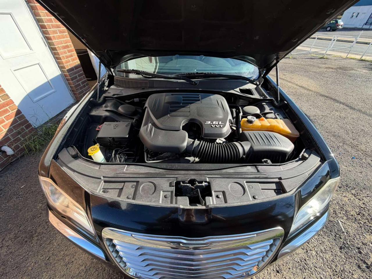Chrysler 300 4dr Sdn RWD 2014