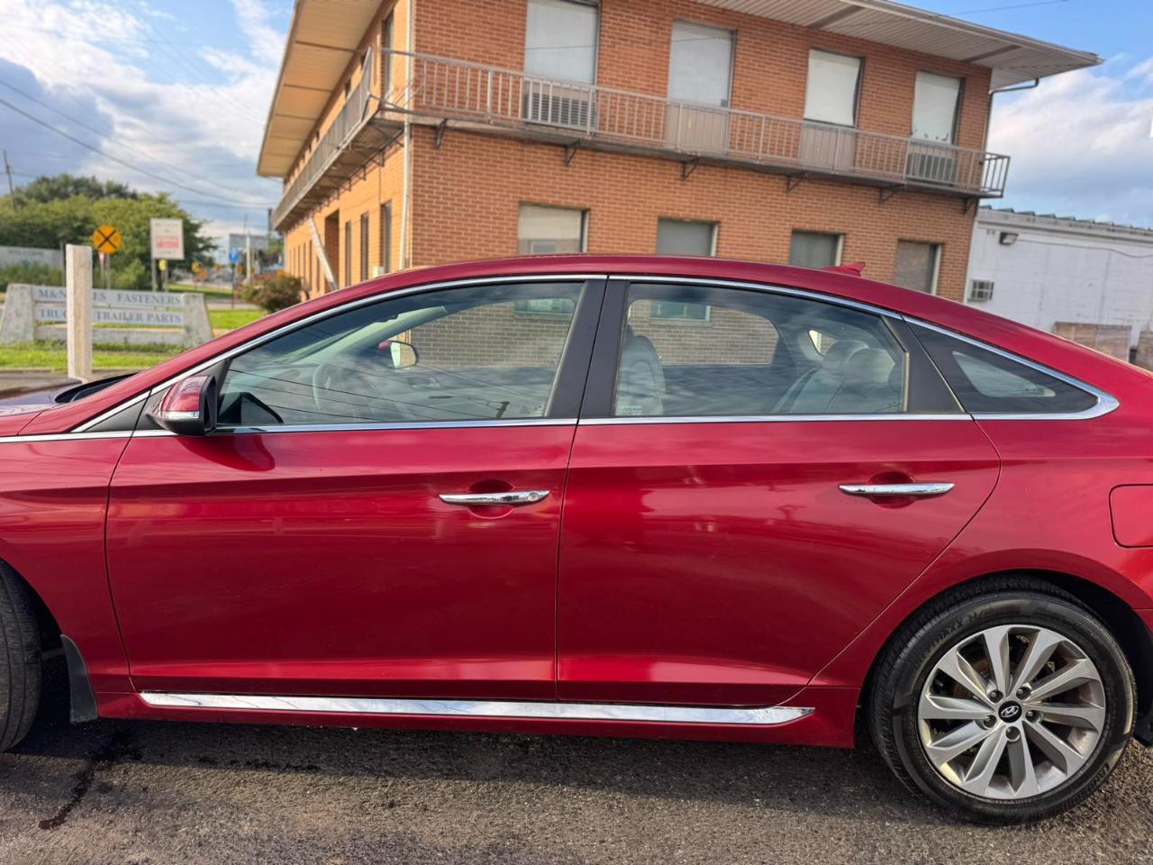 Hyundai Sonata 4dr Sdn 2.4L Sport PZEV 2016