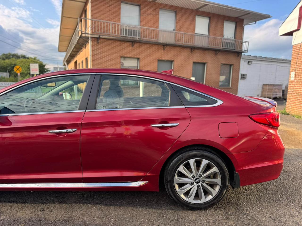Hyundai Sonata 4dr Sdn 2.4L Sport PZEV 2016