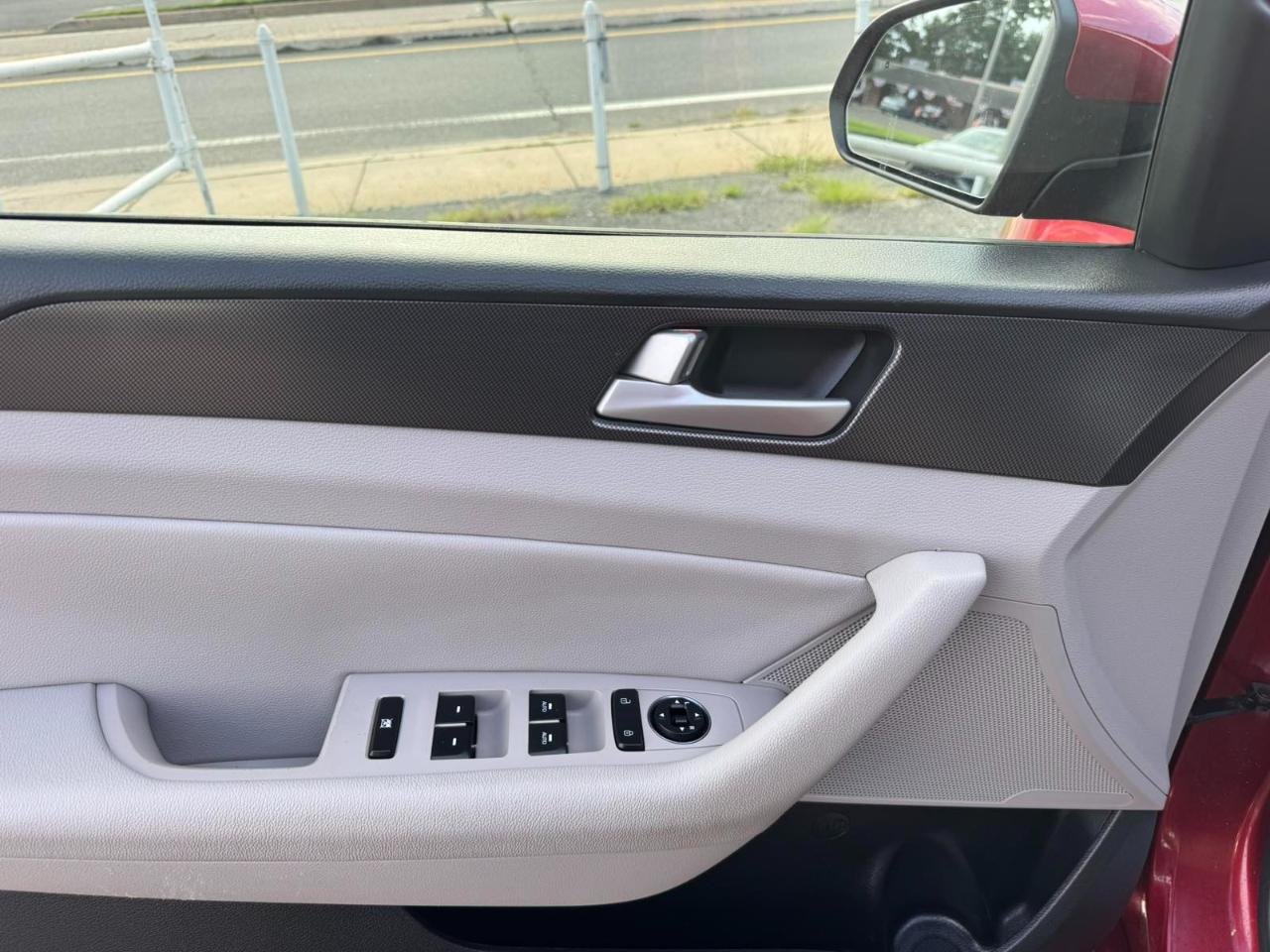 Hyundai Sonata 4dr Sdn 2.4L Sport PZEV 2016
