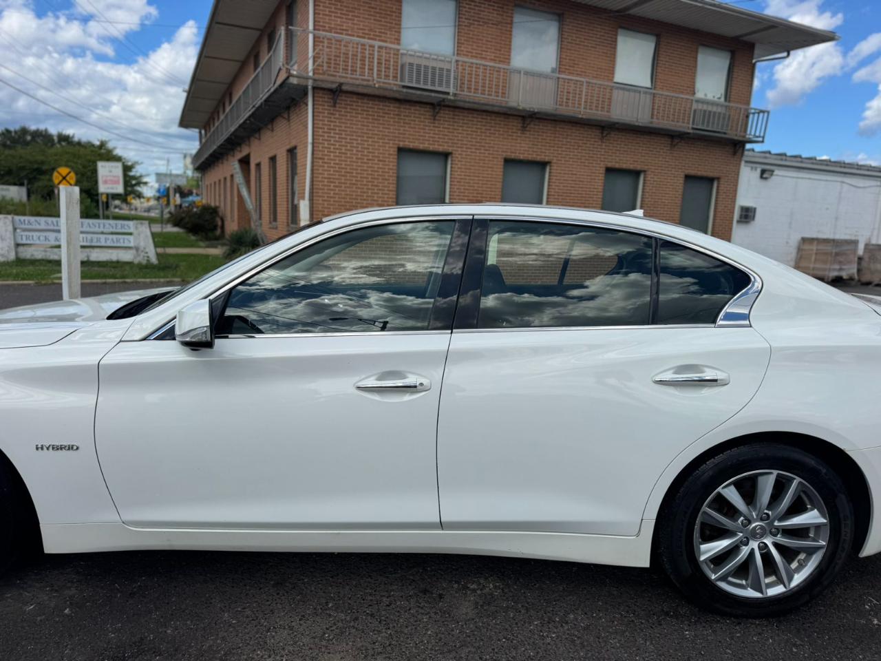 Infiniti Q50 4dr Sdn Hybrid Premium AWD 2014