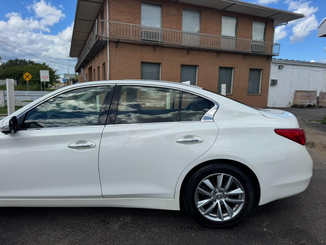 Infiniti Q50 4dr Sdn Hybrid Premium AWD 2014