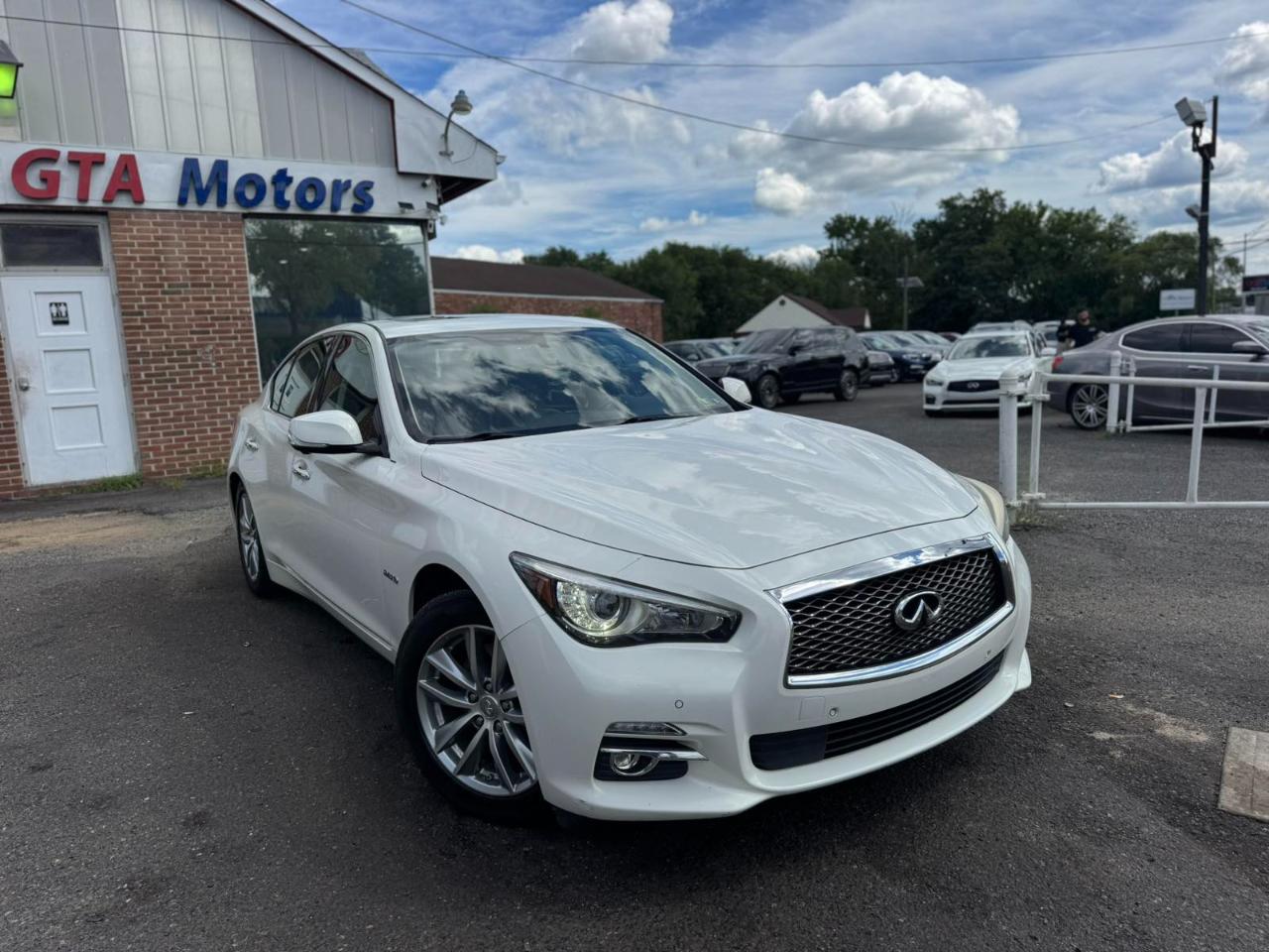 Infiniti Q50 4dr Sdn Hybrid Premium AWD 2014