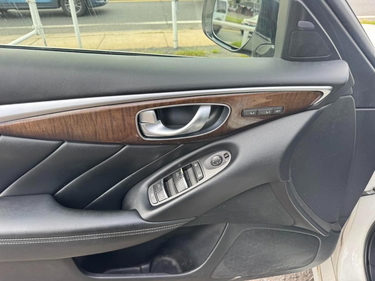 Infiniti Q50 4dr Sdn Hybrid Premium AWD 2014