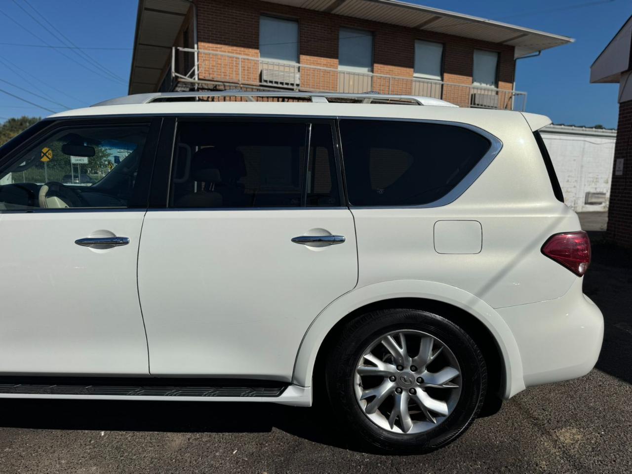 Infiniti QX80 4WD 4dr 2014
