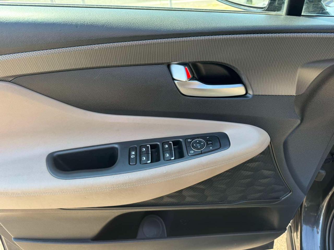 Hyundai Santa Fe SEL 2.4L Auto FWD w/SULEV 2020