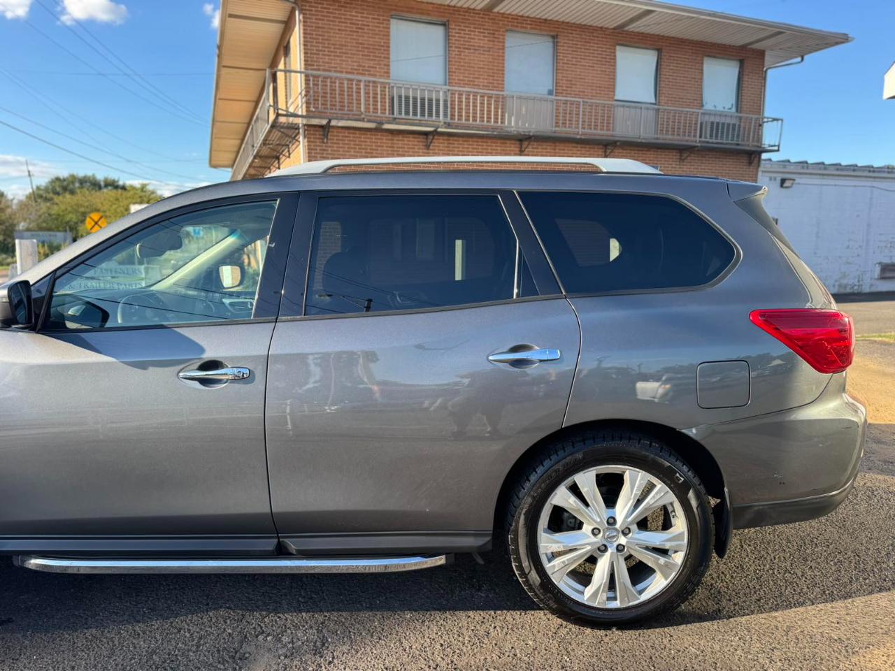 Nissan Pathfinder 4x4 SL 2019