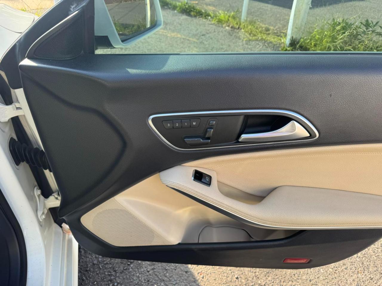 Mercedes-Benz CLA-Class 4dr Sdn CLA 250 FWD 2015