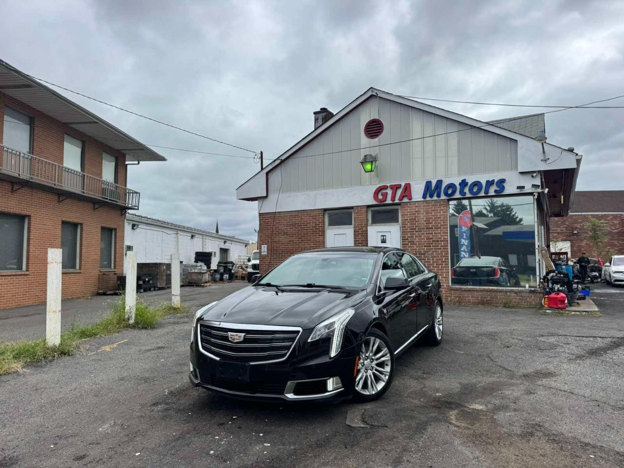 Cadillac XTS 4dr Sdn Luxury FWD 2018