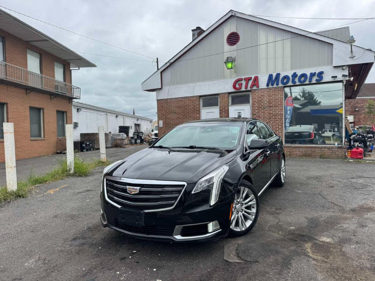 Cadillac XTS 4dr Sdn Luxury FWD 2018